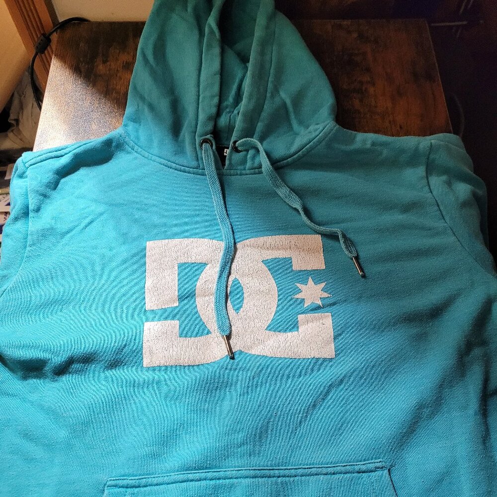 DC Shoes hoodie Turquoise Size Small Dc Shoes Hoodie RARE COLORWAY pullover